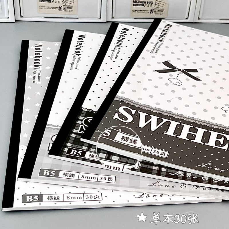 4 Packs of Black and White Ang - Blank Sheet Music Notebook recension och pris
